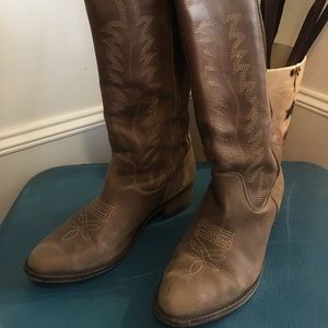 Steve Madden leather Graced western style boot